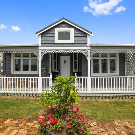 Central Inn - A Unique Heritage Villa And Cosy Timber Cottage In Central Rotorua